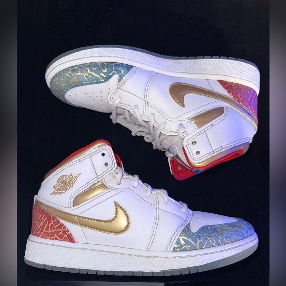 Jordan 1 Mid SE GS “1988” White/Gold/Red/Blue (FB2212-100) – Size 4Y